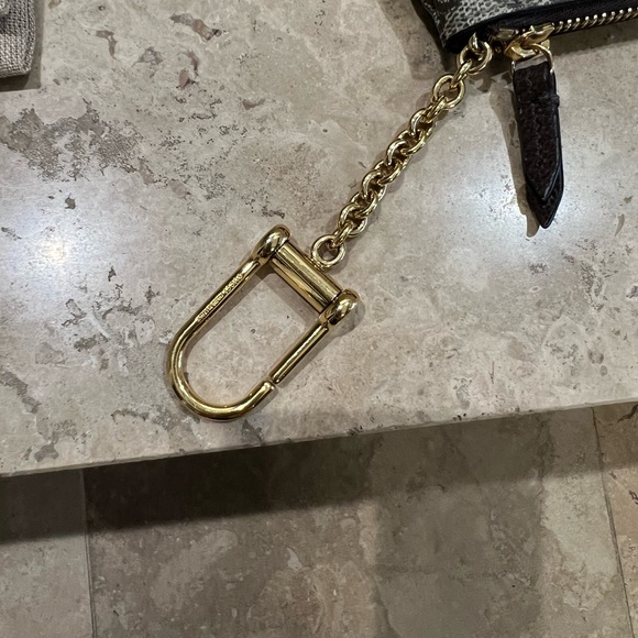 ‼️PRICE DROP‼️ Gucci Card & Key Holder - Picture 7 of 11